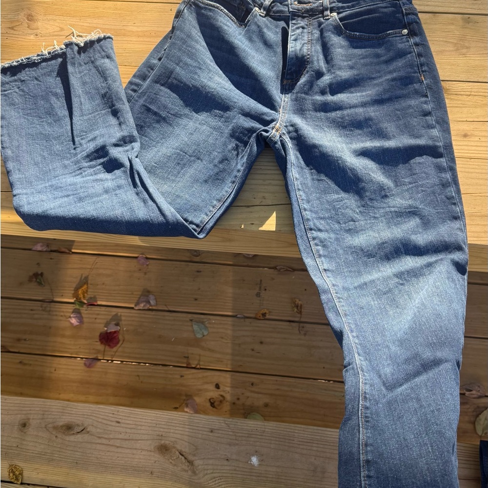 LOFT Curvy Kicked Crop Jeans 27